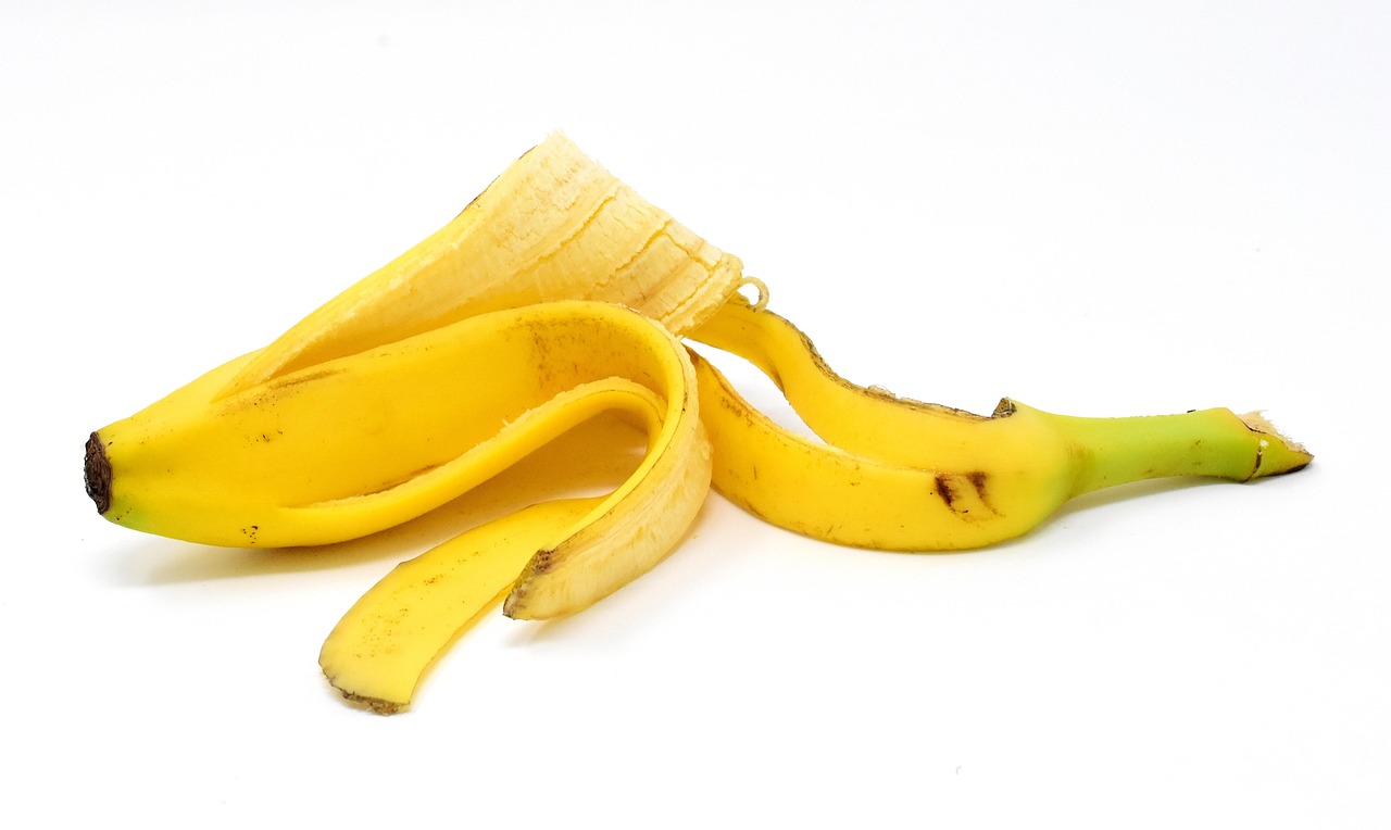 Bucce di banana nei vasi di fiori, un metodo naturale per fertilizzare le piante.