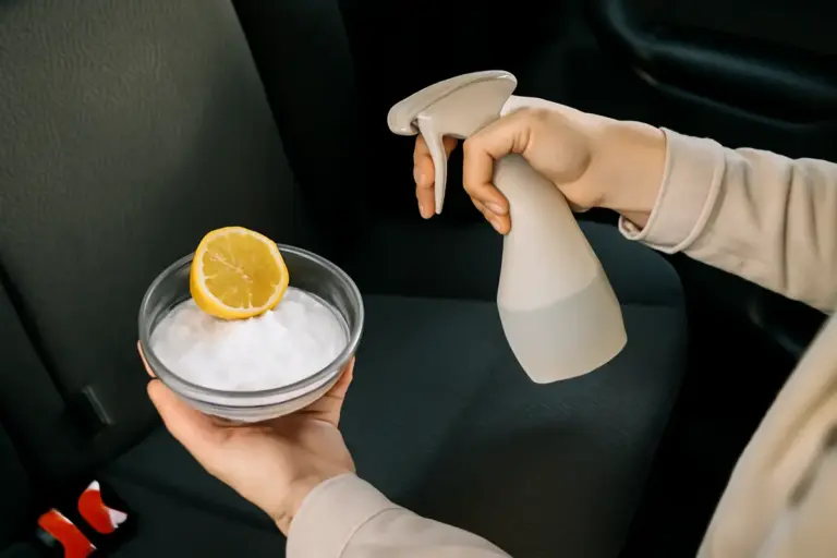Come eliminare i cattivi odori dai sedili in tessuto? Un metodo naturale che pochi usano
