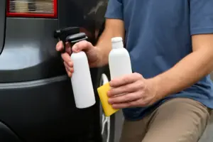 Quali prodotti sono sicuri per la plastica esterna dell’auto? Un componente può fare la differenza nella durata